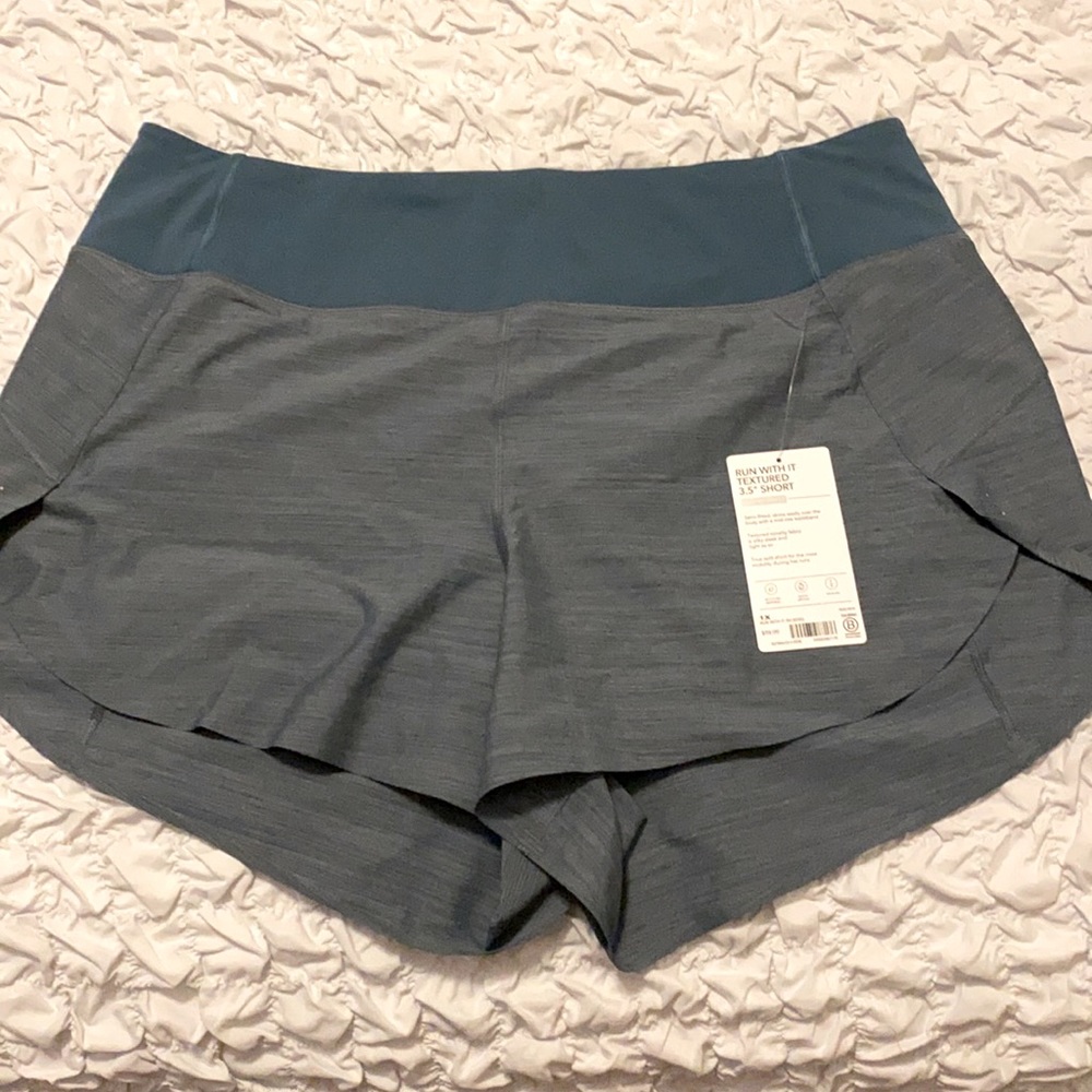 Athleta Run With It Textured 3.5” short